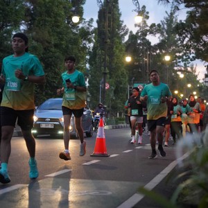 Race photo from BAUR RUN 2025