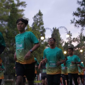 Race photo from BAUR RUN 2025