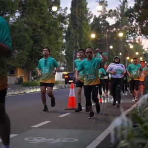 Race photo from BAUR RUN 2025
