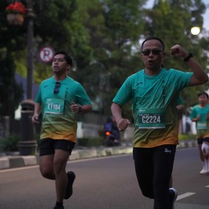 Race photo from BAUR RUN 2025