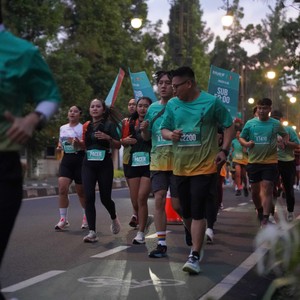 Race photo from BAUR RUN 2025