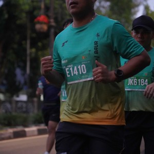 Race photo from BAUR RUN 2025