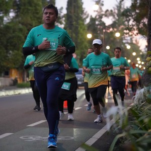 Race photo from BAUR RUN 2025