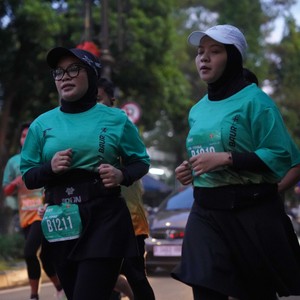 Race photo from BAUR RUN 2025