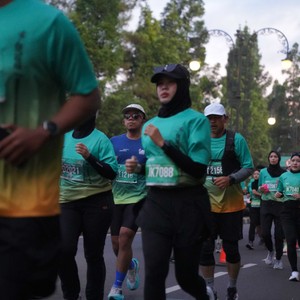 Race photo from BAUR RUN 2025