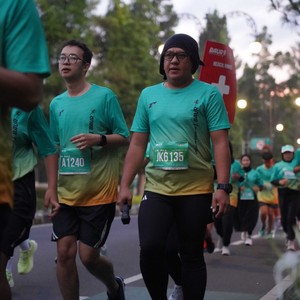 Race photo from BAUR RUN 2025