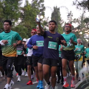 Race photo from BAUR RUN 2025