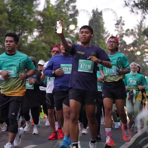 Race photo from BAUR RUN 2025