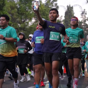 Race photo from BAUR RUN 2025