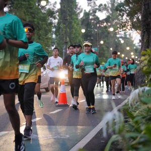 Race photo from BAUR RUN 2025