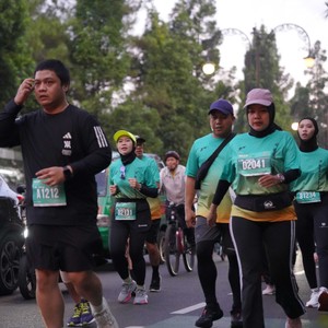 Race photo from BAUR RUN 2025