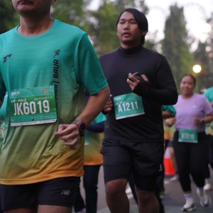 Race photo from BAUR RUN 2025