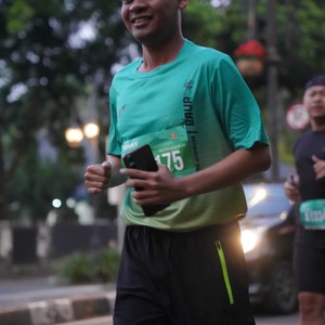 Race photo from BAUR RUN 2025