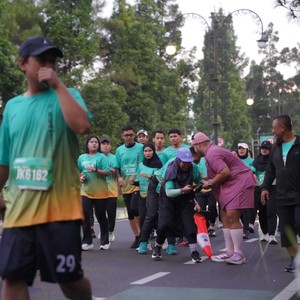 Race photo from BAUR RUN 2025