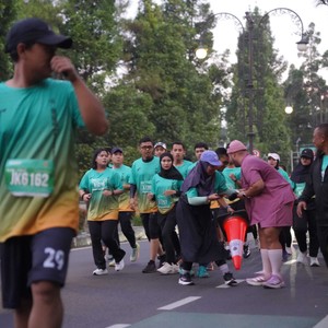 Race photo from BAUR RUN 2025