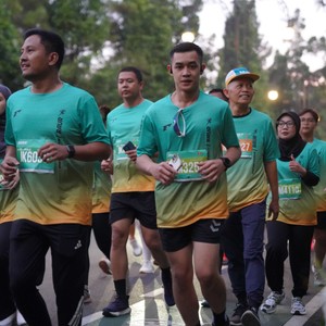 Race photo from BAUR RUN 2025