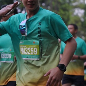 Race photo from BAUR RUN 2025