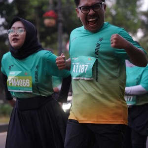 Race photo from BAUR RUN 2025