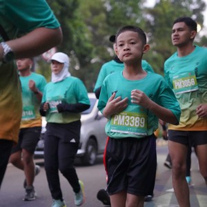 Race photo from BAUR RUN 2025