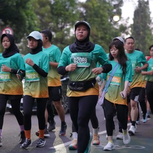 Race photo from BAUR RUN 2025
