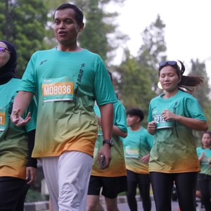Race photo from BAUR RUN 2025
