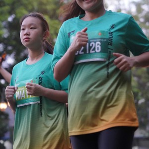 Race photo from BAUR RUN 2025