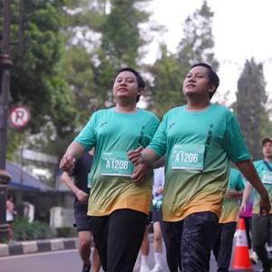Race photo from BAUR RUN 2025