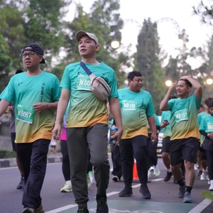 Race photo from BAUR RUN 2025