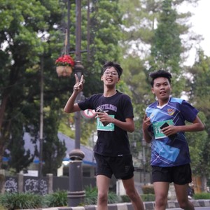 Race photo from BAUR RUN 2025