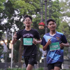 Race photo from BAUR RUN 2025