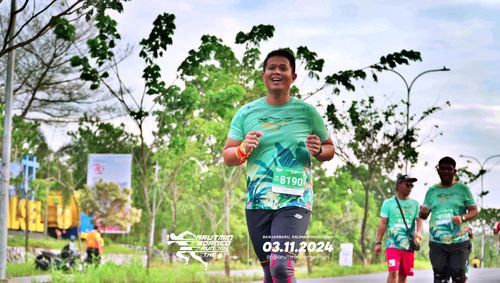 Race photo from Arutmin Borneo Run 2024