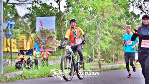 Race photo from Arutmin Borneo Run 2024