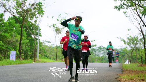 Race photo from Arutmin Borneo Run 2024