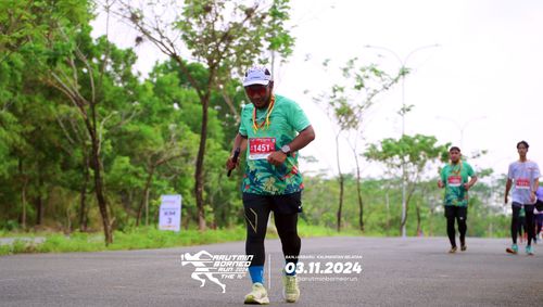 Race photo from Arutmin Borneo Run 2024