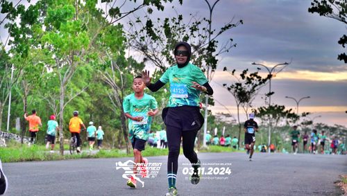 Race photo from Arutmin Borneo Run 2024