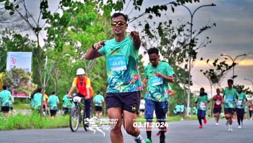 Race photo from Arutmin Borneo Run 2024