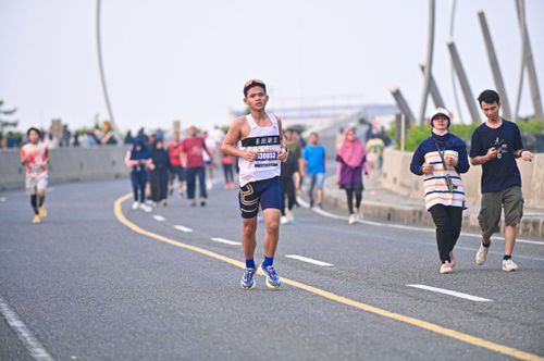 Race photo from NOTARACE 2025
