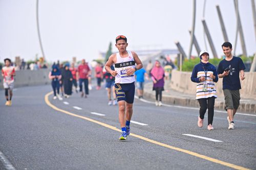 Race photo from NOTARACE 2025