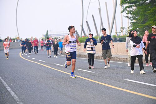 Race photo from NOTARACE 2025