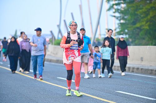 Race photo from NOTARACE 2025