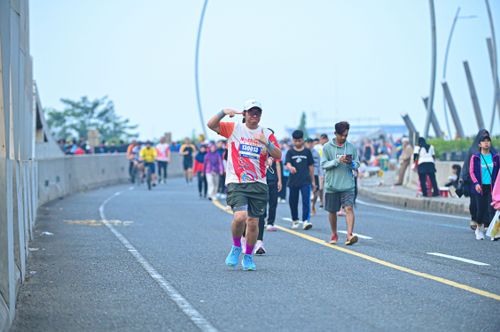 Race photo from NOTARACE 2025